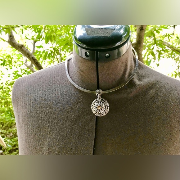 2 Ladies Necklaces Large Pendant Costume Jewelry Silver & Gold Color Marked - Picture 2 of 16